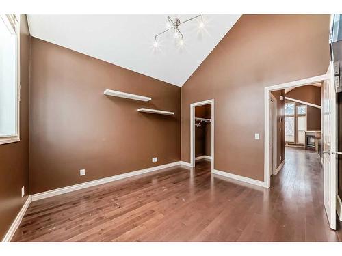 4432 20 Avenue Nw, Calgary, AB - Indoor Photo Showing Other Room