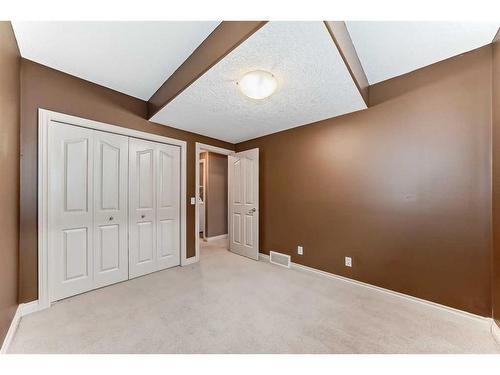 4432 20 Avenue Nw, Calgary, AB - Indoor Photo Showing Other Room