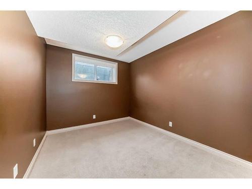 4432 20 Avenue Nw, Calgary, AB - Indoor Photo Showing Other Room