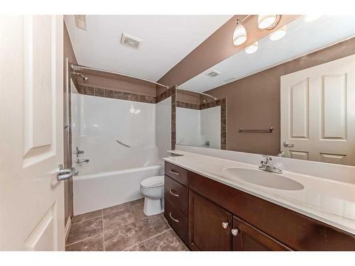 4432 20 Avenue Nw, Calgary, AB - Indoor Photo Showing Bathroom