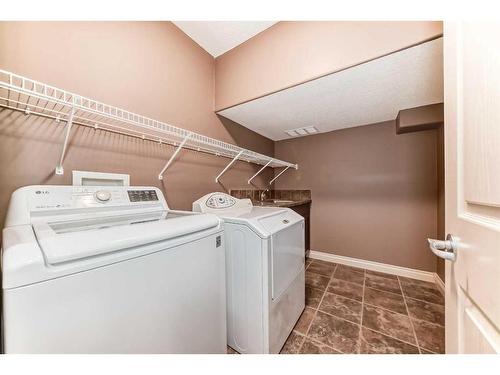 4432 20 Avenue Nw, Calgary, AB - Indoor Photo Showing Laundry Room