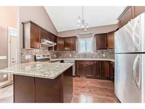 4432 20 Avenue Nw, Calgary, AB - Indoor Photo Showing Kitchen With Upgraded Kitchen