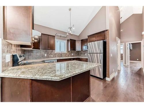 4432 20 Avenue Nw, Calgary, AB - Indoor Photo Showing Kitchen