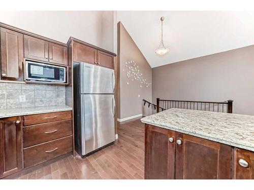 4432 20 Avenue Nw, Calgary, AB - Indoor Photo Showing Kitchen