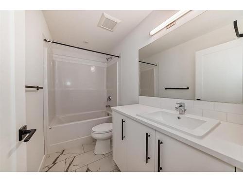 7522 202 Avenue Se, Calgary, AB - Indoor Photo Showing Bathroom