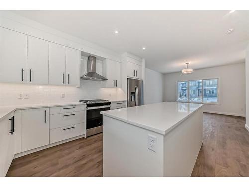 7522 202 Avenue Se, Calgary, AB - Indoor Photo Showing Kitchen With Upgraded Kitchen