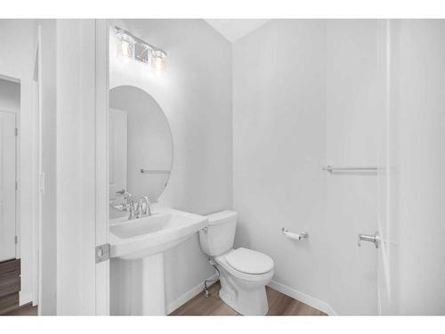 94 Belmont Crescent Sw, Calgary, AB - Indoor Photo Showing Bathroom