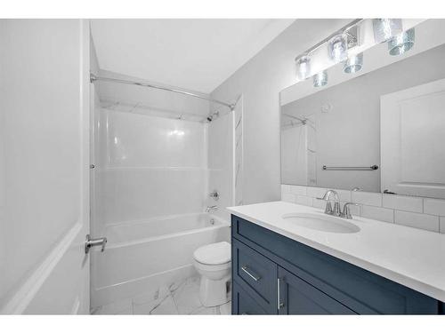 94 Belmont Crescent Sw, Calgary, AB - Indoor Photo Showing Bathroom