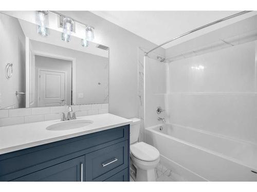 94 Belmont Crescent Sw, Calgary, AB - Indoor Photo Showing Bathroom