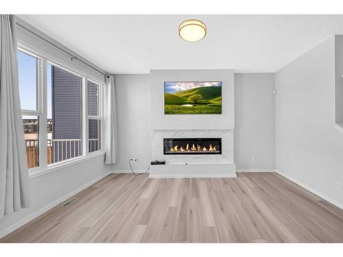 94 Belmont Crescent Sw, Calgary, AB - Indoor Photo Showing Living Room With Fireplace