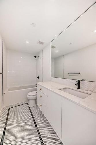 112-8445 Broadcast Avenue Sw, Calgary, AB - Indoor Photo Showing Bathroom