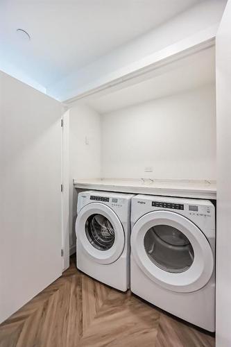 112-8445 Broadcast Avenue Sw, Calgary, AB - Indoor Photo Showing Laundry Room