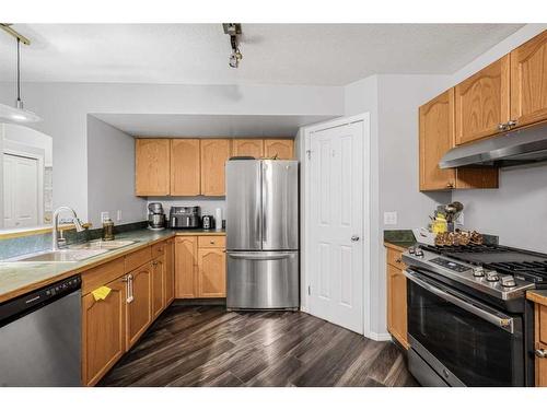 187 Panamount Heights Nw, Calgary, AB - Indoor Photo Showing Kitchen