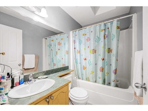 187 Panamount Heights Nw, Calgary, AB - Indoor Photo Showing Bathroom