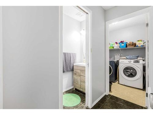 187 Panamount Heights Nw, Calgary, AB - Indoor Photo Showing Laundry Room