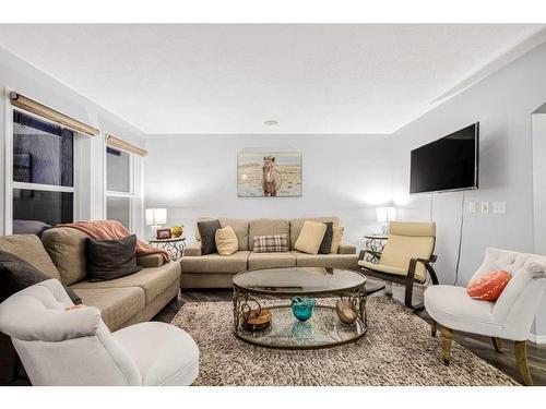 187 Panamount Heights Nw, Calgary, AB - Indoor Photo Showing Living Room