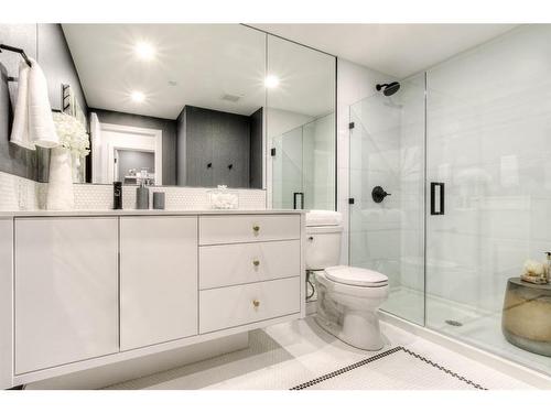 114-8505 Broadcast Avenue Sw, Calgary, AB - Indoor Photo Showing Bathroom