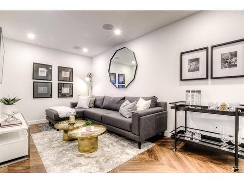 114-8505 Broadcast Avenue Sw, Calgary, AB - Indoor Photo Showing Living Room