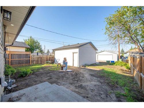 3239 Dovercliffe Road Se, Calgary, AB - Outdoor