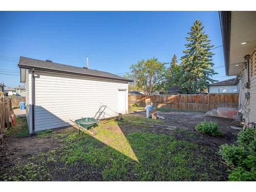 3239 Dovercliffe Road Se, Calgary, AB - Outdoor