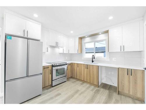 3239 Dovercliffe Road Se, Calgary, AB - Indoor Photo Showing Kitchen