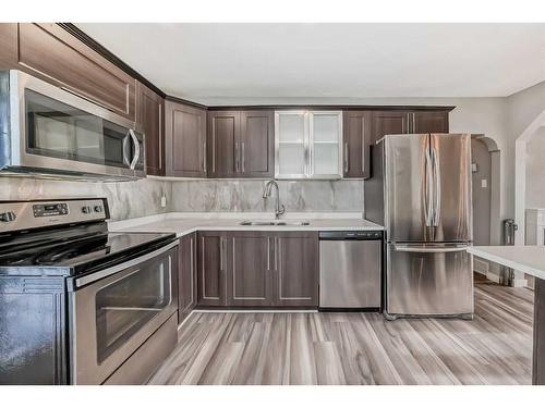 314 33 Avenue Ne, Calgary, AB - Indoor Photo Showing Kitchen With Stainless Steel Kitchen