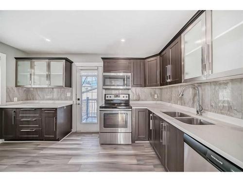 314 33 Avenue Ne, Calgary, AB - Indoor Photo Showing Kitchen With Stainless Steel Kitchen With Double Sink With Upgraded Kitchen