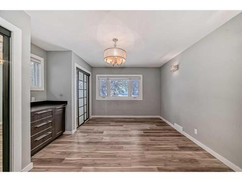 314 33 Avenue Ne, Calgary, AB - Indoor Photo Showing Other Room