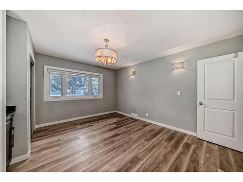 314 33 Avenue Ne, Calgary, AB - Indoor Photo Showing Other Room