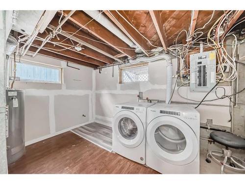 314 33 Avenue Ne, Calgary, AB - Indoor Photo Showing Laundry Room