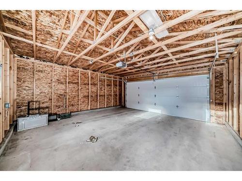 314 33 Avenue Ne, Calgary, AB - Indoor Photo Showing Garage