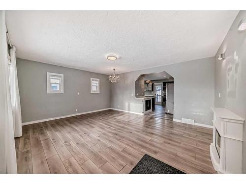 314 33 Avenue Ne, Calgary, AB - Indoor