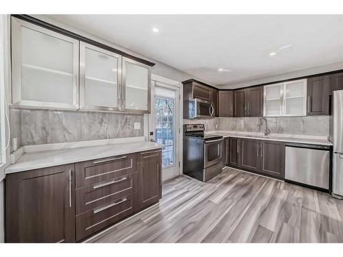 314 33 Avenue Ne, Calgary, AB - Indoor Photo Showing Kitchen With Stainless Steel Kitchen