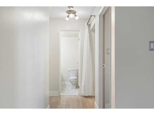 304-30 Mchugh Court Ne, Calgary, AB - Indoor Photo Showing Bathroom