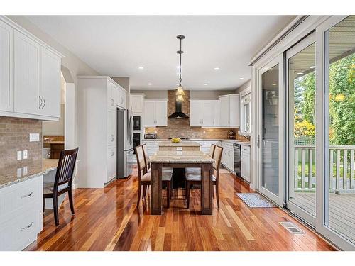 8220 9 Avenue Sw, Calgary, AB - Indoor Photo Showing Dining Room