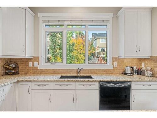 8220 9 Avenue Sw, Calgary, AB - Indoor Photo Showing Kitchen