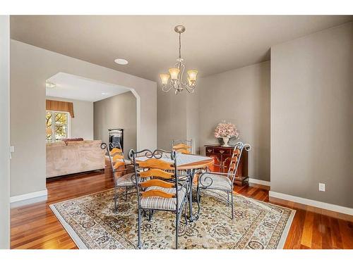 8220 9 Avenue Sw, Calgary, AB - Indoor Photo Showing Dining Room