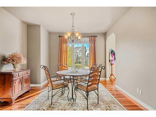 8220 9 Avenue Sw, Calgary, AB - Indoor Photo Showing Dining Room