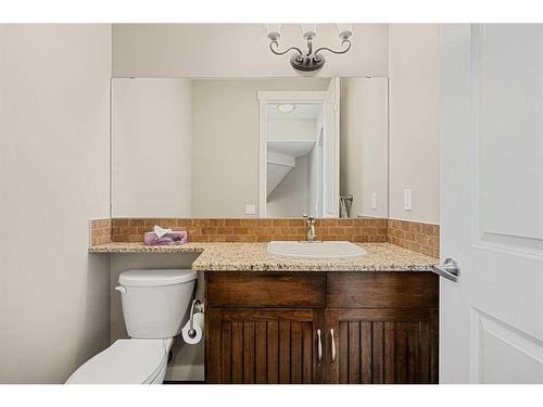 8220 9 Avenue Sw, Calgary, AB - Indoor Photo Showing Bathroom