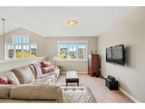 8220 9 Avenue Sw, Calgary, AB - Indoor Photo Showing Living Room