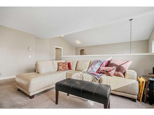 8220 9 Avenue Sw, Calgary, AB - Indoor Photo Showing Living Room