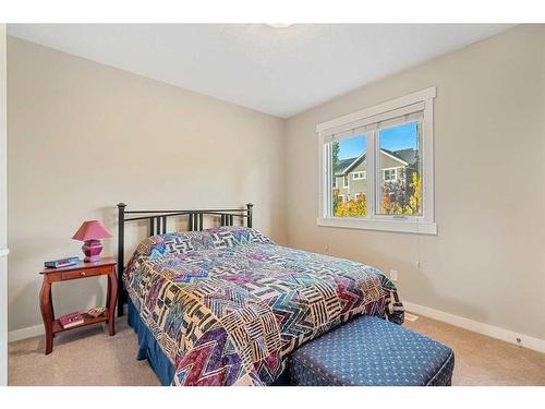 8220 9 Avenue Sw, Calgary, AB - Indoor Photo Showing Bedroom