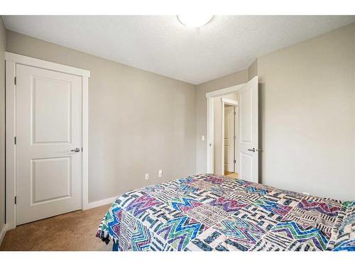 8220 9 Avenue Sw, Calgary, AB - Indoor Photo Showing Bedroom