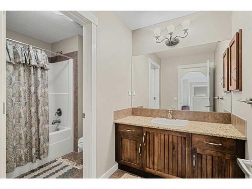 8220 9 Avenue Sw, Calgary, AB - Indoor Photo Showing Bathroom