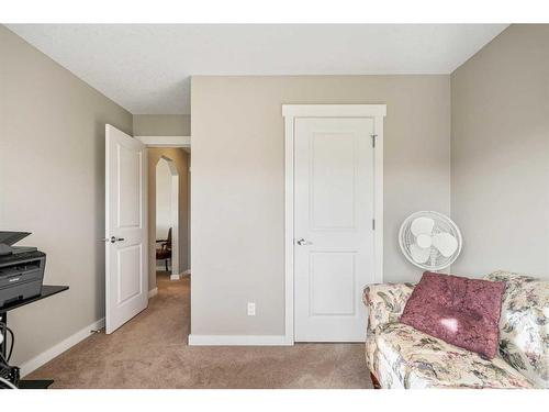 8220 9 Avenue Sw, Calgary, AB - Indoor Photo Showing Bedroom