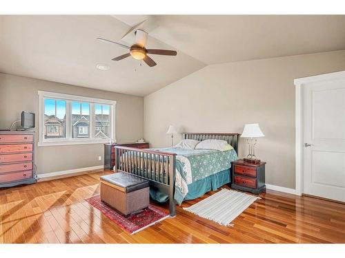 8220 9 Avenue Sw, Calgary, AB - Indoor Photo Showing Bedroom