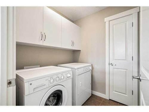 8220 9 Avenue Sw, Calgary, AB - Indoor Photo Showing Laundry Room