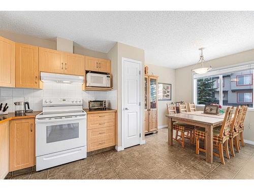 224 Copperfield Lane Se, Calgary, AB - Indoor Photo Showing Kitchen