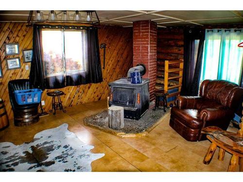 7063 584 Highway, Sundre, AB - Indoor Photo Showing Living Room