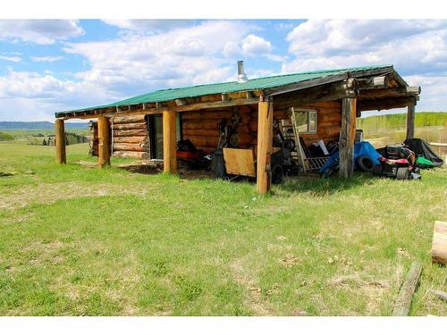 7063 584 Highway, Sundre, AB - Outdoor